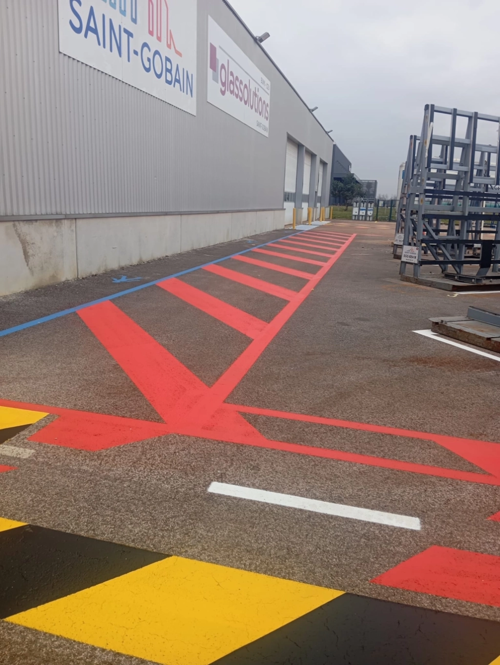 Mise en conformité de votre marquage au sol industriel