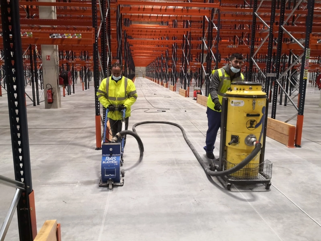 Grenaillage de Sol en Béton – Préparation Professionnelle Avant Marquage