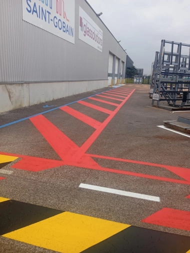 Mise en conformité de votre marquage au sol industriel